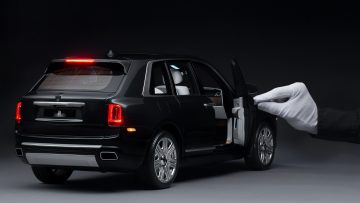 Rolls-Royce Cullinan – Replica – Front Door Opening 2 – yskhongdriving