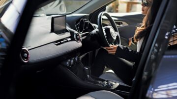 Mazda CX-3-01-YS Khong Driving