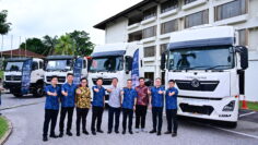 (14) Group photo of Dongfeng Heavy Industries, China Dongfeng Motor Industry Import & Export Co Ltd, and Gemilang Coachwork